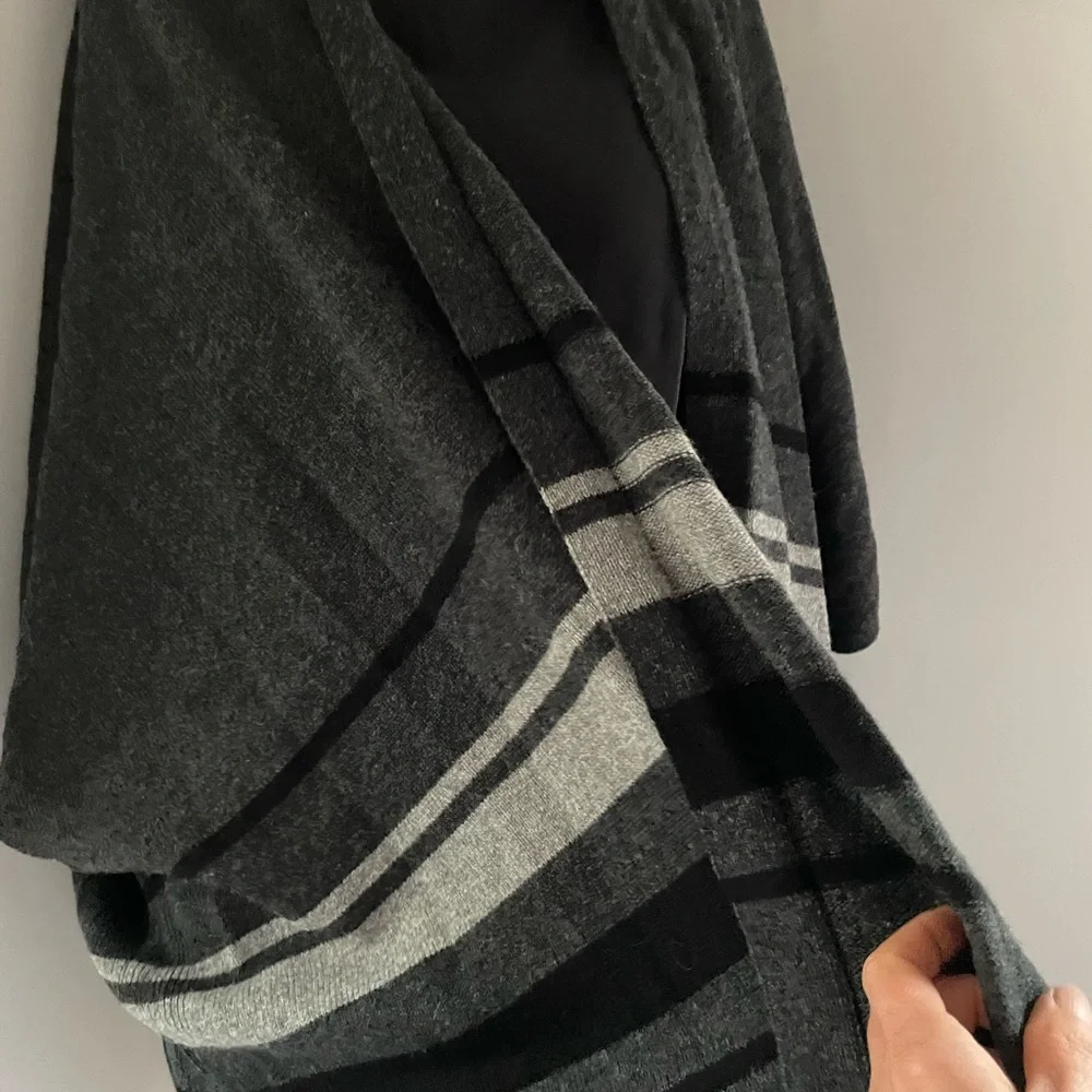❄️ Wool scarf shawl wrap cape jacket cardigan GAP fringe poncho scarf sweater - Picture 3 of 12